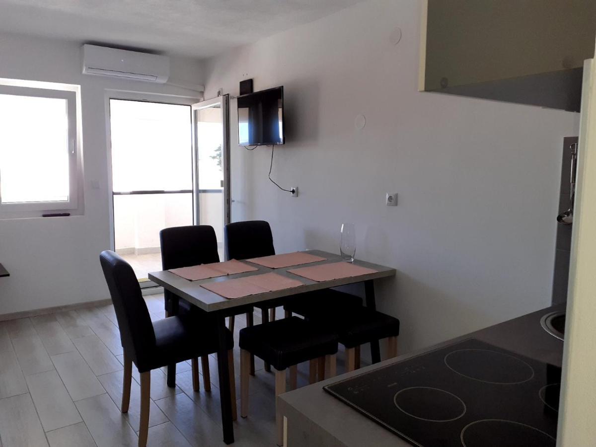Apartmani Grumf Gornji Karin Εξωτερικό φωτογραφία