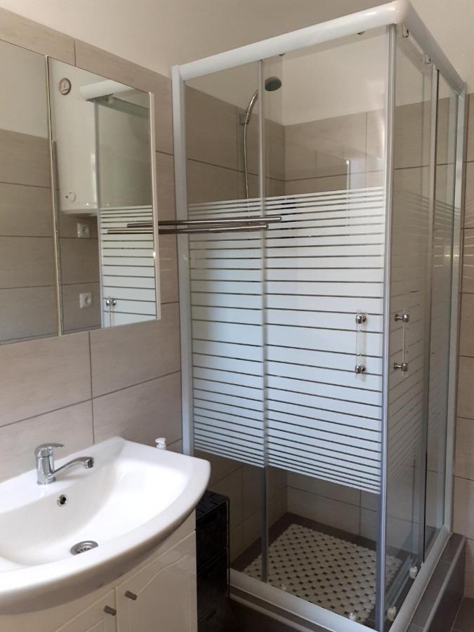 Apartmani Grumf Gornji Karin Εξωτερικό φωτογραφία